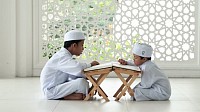 Ayatul kifaayat, hapa hatuna lolote miongoni mwa vita ya kimadhehebu ila ni kuzingatia kuwa Allah amejalia Qur'an yote kuwa ni sehemu ya utatuzi wa maradhi kimwili na kiroho (ponyo) na rehema kwa kila jambo, iwe elimu, biashara, sayansi, zaka, funga, hija, ndoa, adabu, familia, watoto nakadhalia ((kama ambayo ni vigumu mja kuorodhesha yote hata akipewa miaka na miaka kufanya kazi hiyo, Allah amesema, hata bahari ikiwa wino wa kueleza sifa zake bahari hiyo itaisha na ikiongeza nyingine itaisha hali ya kuwa bado sifa za Allah hazijaisha na zinahitaji bado kuelezwa)) Allahu ya alam.